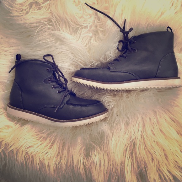 Boys Boots - Picture 1 of 7